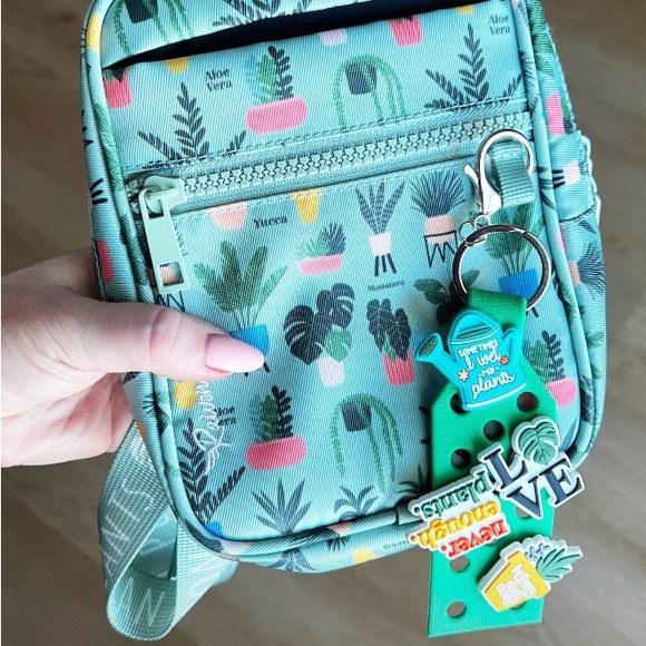 🆕 3ct Charms & 1 Keychain Charm Holder - Color &  Charms Random - Picture 4 of 12